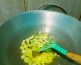 Foto langkah ke 2 dari resep Ayam Cincang Kecap (Isian Bakpao atau Roti).