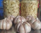 Hình bước làm 1 của món Tỏi ngâm chua ngọt