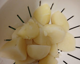 Foto del paso 1 de la receta: Canoa de pepinos en lecho de tomate