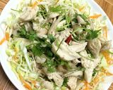 Hình bước làm 3 của món Gỏi gà rau mùi trộn bắp cải