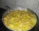 A picture of step 1 of Amritsari masala nutri with bread.