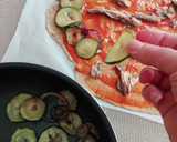Foto del paso 6 de la receta: Pizza primaveral de sardinas