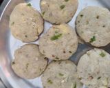 कच्ची केळी आणि बटाट्याचे उपवासाचे कटलेट (kacchi kedi ani batatyache cutltes recipe in marathi) रेसिपी स्टेप 4 फोटो 