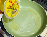 Foto langkah ke 3 dari resep Tumis Brokoli Jamur Tomat.