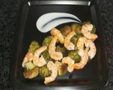 Foto del paso 4 de la receta: Brécol y Langostinos con un toque agridulce