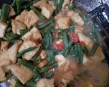 Foto langkah ke 3 dari resep Tumis simpel kacang panjang tahu.
