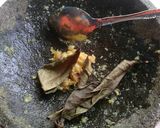 Foto langkah ke 2 dari resep Semur telor ceplok.