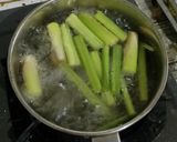 Foto langkah ke 2 dari resep Es Teh Sereh Jeruk Nipis.