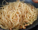Foto del paso 5 de la receta: Espaguetis "aglio, olio e peperoncini"