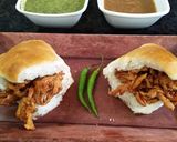 A picture of step 4 of Kanda bhaji pav.