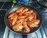 Foto del paso 6 de la receta: Alitas bbq con pataconas y papá salada