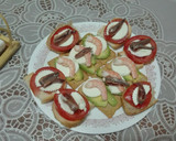 Foto del paso 1 de la receta: Tostas de aguacate y tomate
