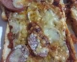 Foto langkah ke 5 dari resep Homemade Bolognese Pizza.