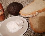 Foto del paso 1 de la receta Tostada con Aguacate, Queso de Cabra y Pavo
