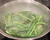 Foto langkah ke 4 dari resep Braised Garlic Green Beans.
