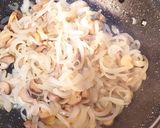 Sertésszelet karamellizált hagymás gombás tejfölös szószban recept fázis 1 fotója