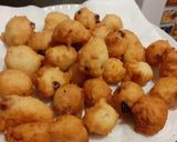 Foto del passaggio 4 della ricetta Fritole con pinoli, uvetta, grappa e profumo d'arancia