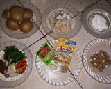 Foto langkah ke 1 dari resep Bola bola kentang isi sambal tempe dan sosis.