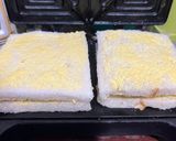 Foto langkah ke 4 dari resep Sandwich Panggang Telur Dadar Keju.