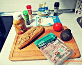 Foto del paso 1 de la receta: Tostada integral con queso, aguacate y salsa atascaburras