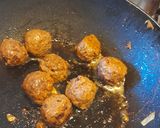 A picture of step 5 of Stringbeans with vegan balls and Blackwell sauce.