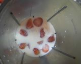 A picture of step 4 of Mcdonalds style strawberry shake.