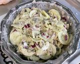 Une image de l'étape 9 de Salade de concombres et tomates au labneh, menthe et feta.