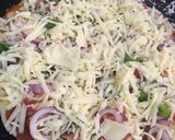 A picture of step 2 of Chicken pizza.