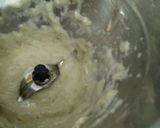 A picture of step 2 of Banana milkshake.