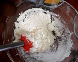 A picture of step 2 of Heart shaped rose ice cream cake.