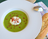 Foto del paso 1 de la receta: Crema de guisantes con huevo y sal de jamón 