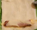 Foto langkah ke 2 dari resep Roti Tawar Gulung Sosis Simpel.