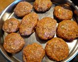 Φωτογραφία βήματος 4 της συνταγής Μπιφτεκάκια γεμιστά με έμενταλ. 😙🍽