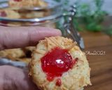 Foto langkah ke 5 dari resep Cheese Thumbprint Cookies.
