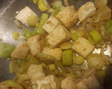 Foto del paso 3 de la receta: Judías verdes con puerro, tofu y manzana