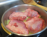 Foto del paso 1 de la receta: Carrilleras de cerdo con Pasas y ciruelas a la mistela