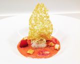 Foto del passaggio 5 della ricetta Capesante con gazpacho di datterini e lamponi, e corallo di scarola