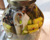 A picture of step 5 of Pickled Asparagus with an Onion.