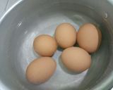 Foto langkah ke 2 dari resep Telur Pindang Coklat.