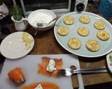 Foto del paso 2 de la receta: Blinis con rollitos de salmón