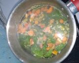 Foto langkah ke 6 dari resep Sayur bening wortel + bayam.