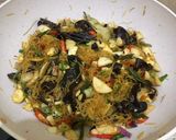 Foto langkah ke 5 dari resep Soun Goreng Kecap Pedas.