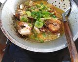 Foto langkah ke 5 dari resep Ikan bandeng bumbu kuning kemangi.