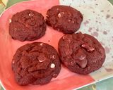 Foto del paso 4 de la receta: 💕 Red Velvet Cookies: amor en cada bocado 💕