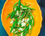A picture of step 4 of Green chilli thecha.