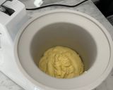Foto del passaggio 10 della ricetta Gelato alla vaniglia con gelatiera🍨