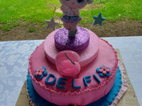 Torta de cumpleaños tema muñecas Lol