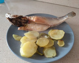 Foto del paso 4 de la receta: Lubina en cama de patata, cebolla y pimiento