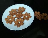 A picture of step 7 of Shakkarpare/Flower shaped shankarpale.