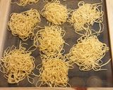 Foto del paso 4 de la receta: Tagliatelli al huevo con crema y langostinos